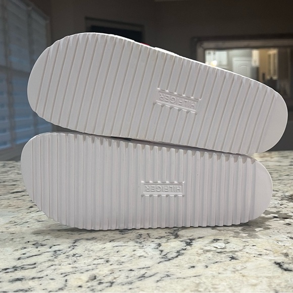 NIB Tommy Hilfiger Mens 8 Redder Flag Logo Pool Slide Sandals Red White Blue USA - Picture 9 of 11